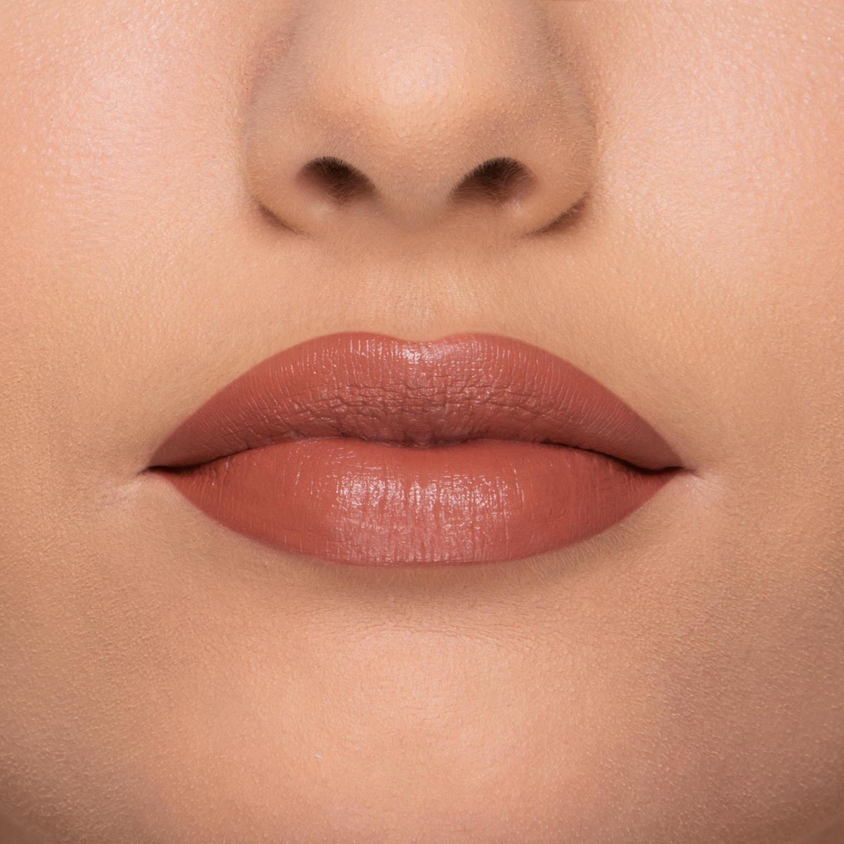 LADY BOLD LIPSTICK  (LABIAL CREMOSO)